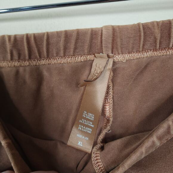 SKIMS Bundle of Outdoor Legging Bike Shorts SAMPLES Size XL Camel Pink - Picture 7 of 9